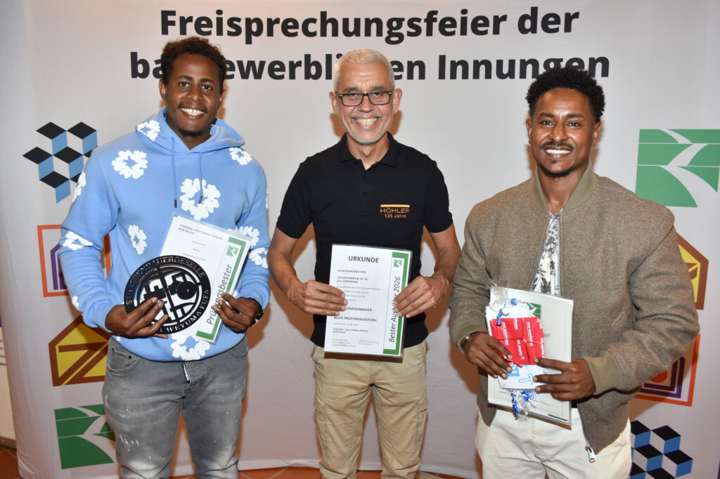 Die beiden Jahrgangsbesten Auszubildenden 2026 der Firma Höhler
